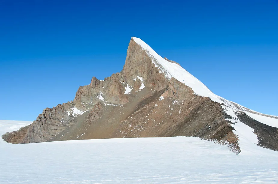 Cottontoppen peak.