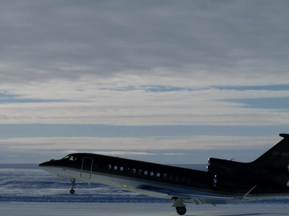 The falcon jet landing.