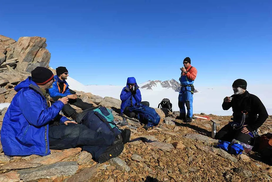 The team having lunch on the Bowrakammen Ridge.